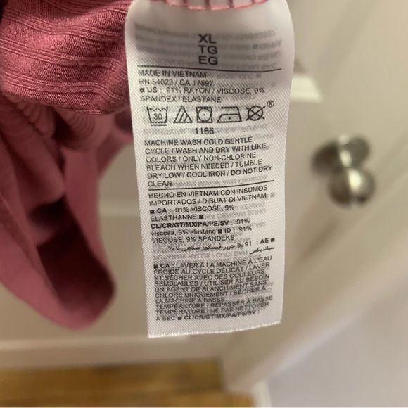 Old Navy Body Con Dress - Picture 3 of 5